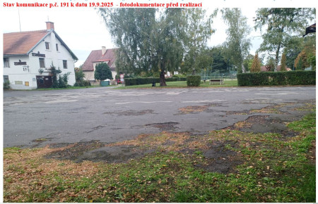 Plochu u sportovního hřiště a silnici k nádraží čeká rekonstrukce